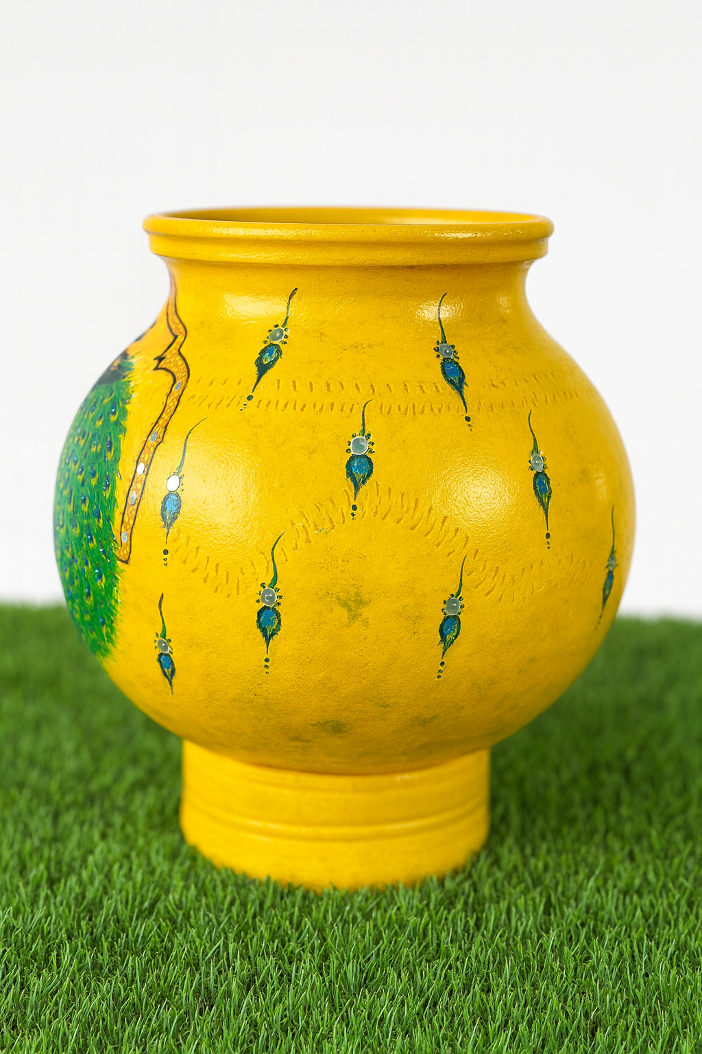 Majestic Peacock Art Terracotta pot – Handcrafted & Vibrant