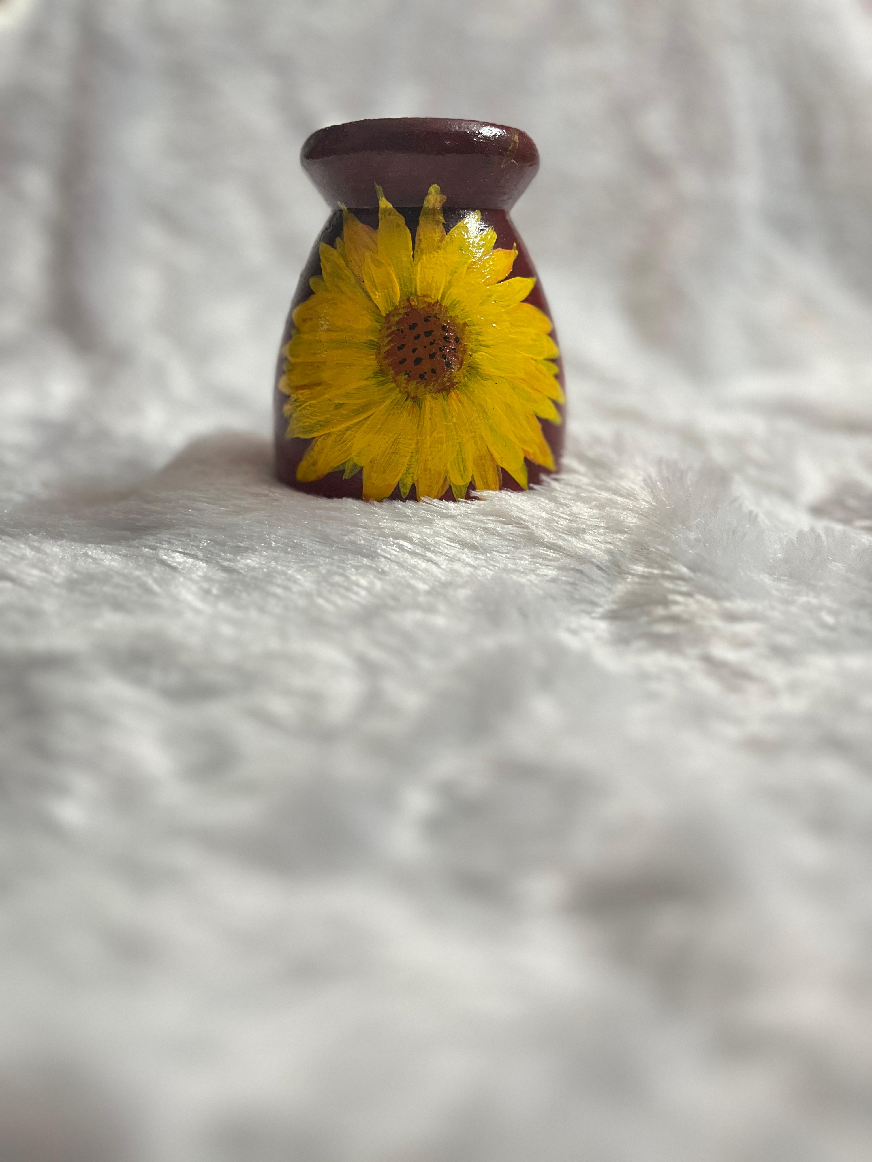 “Golden Bloom” Hand-Painted Sunflower Terracotta Lamp Holder