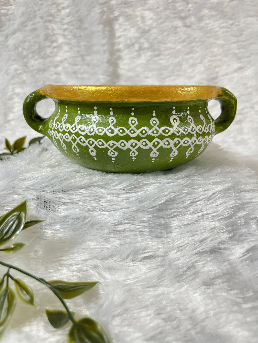 “Heritage Glow” South Indian Handpainted Uruli