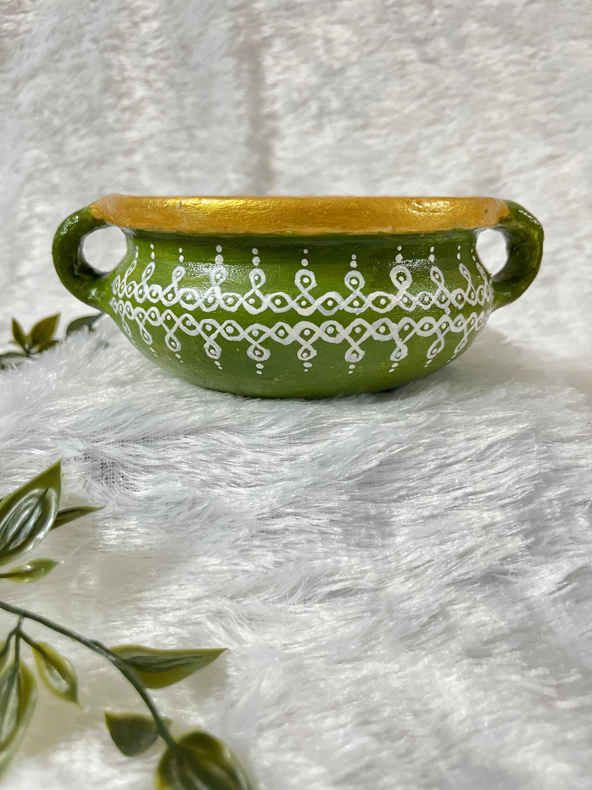 “Heritage Glow” South Indian Handpainted Uruli