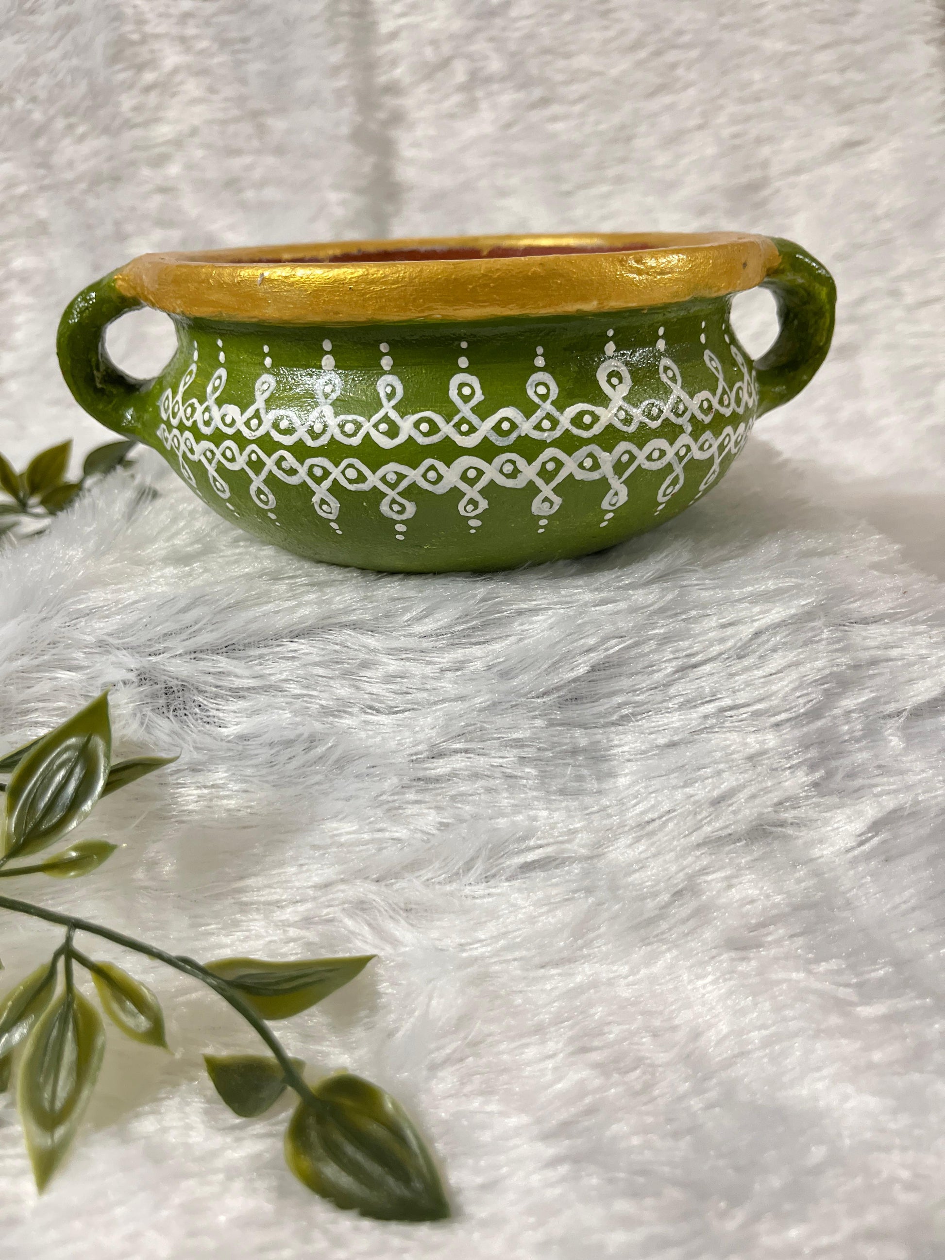 “Heritage Glow” South Indian Handpainted Uruli