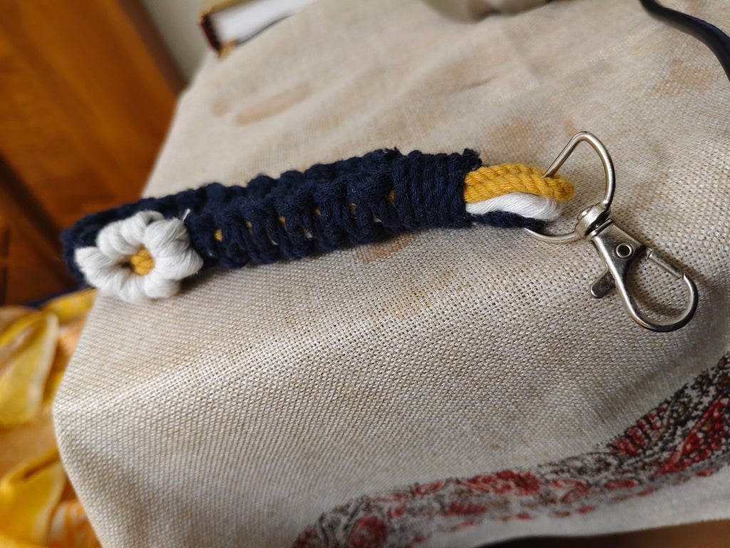Knots & Petals Macramé Keychain