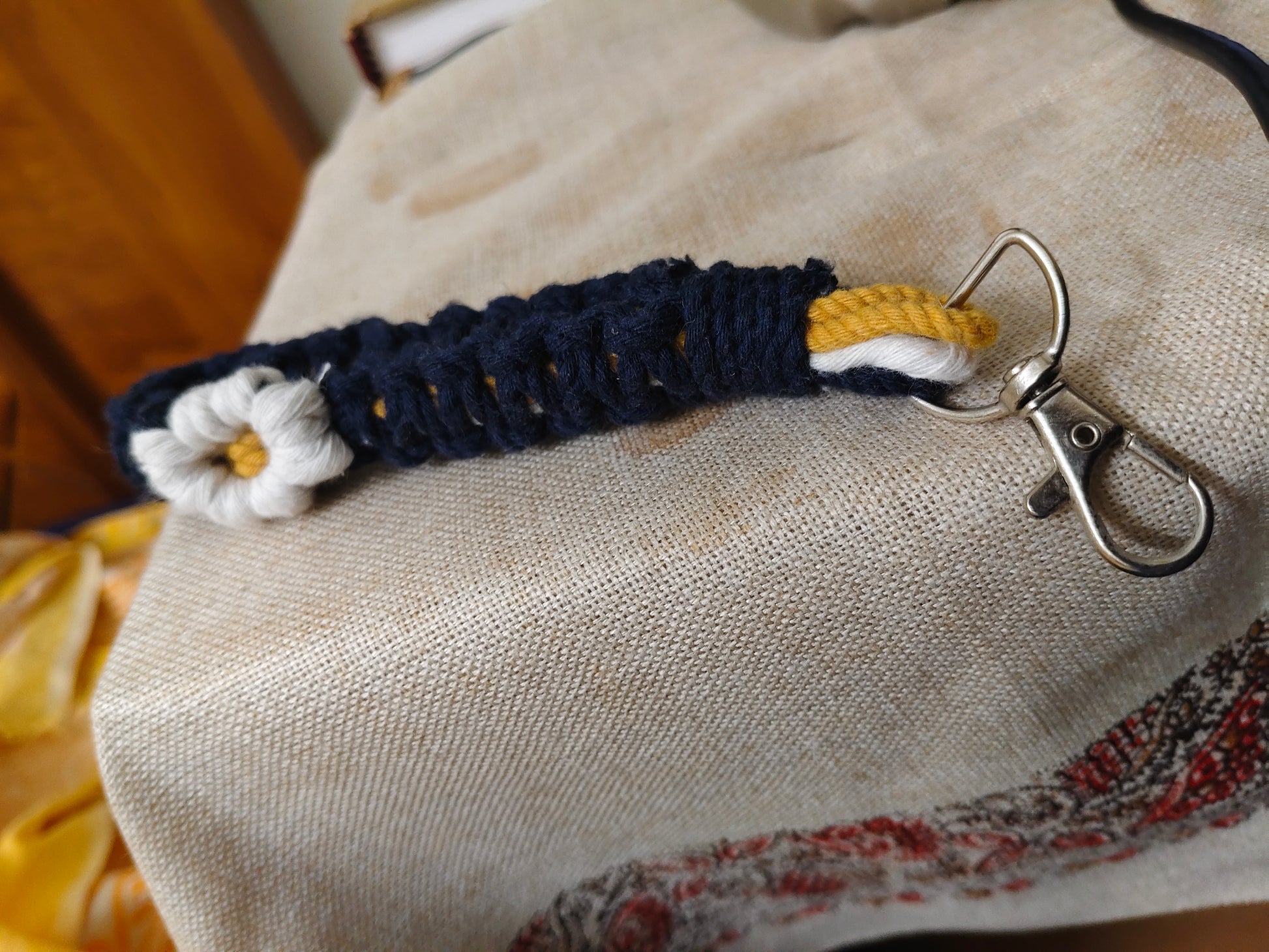 Knots & Petals Macramé Keychain