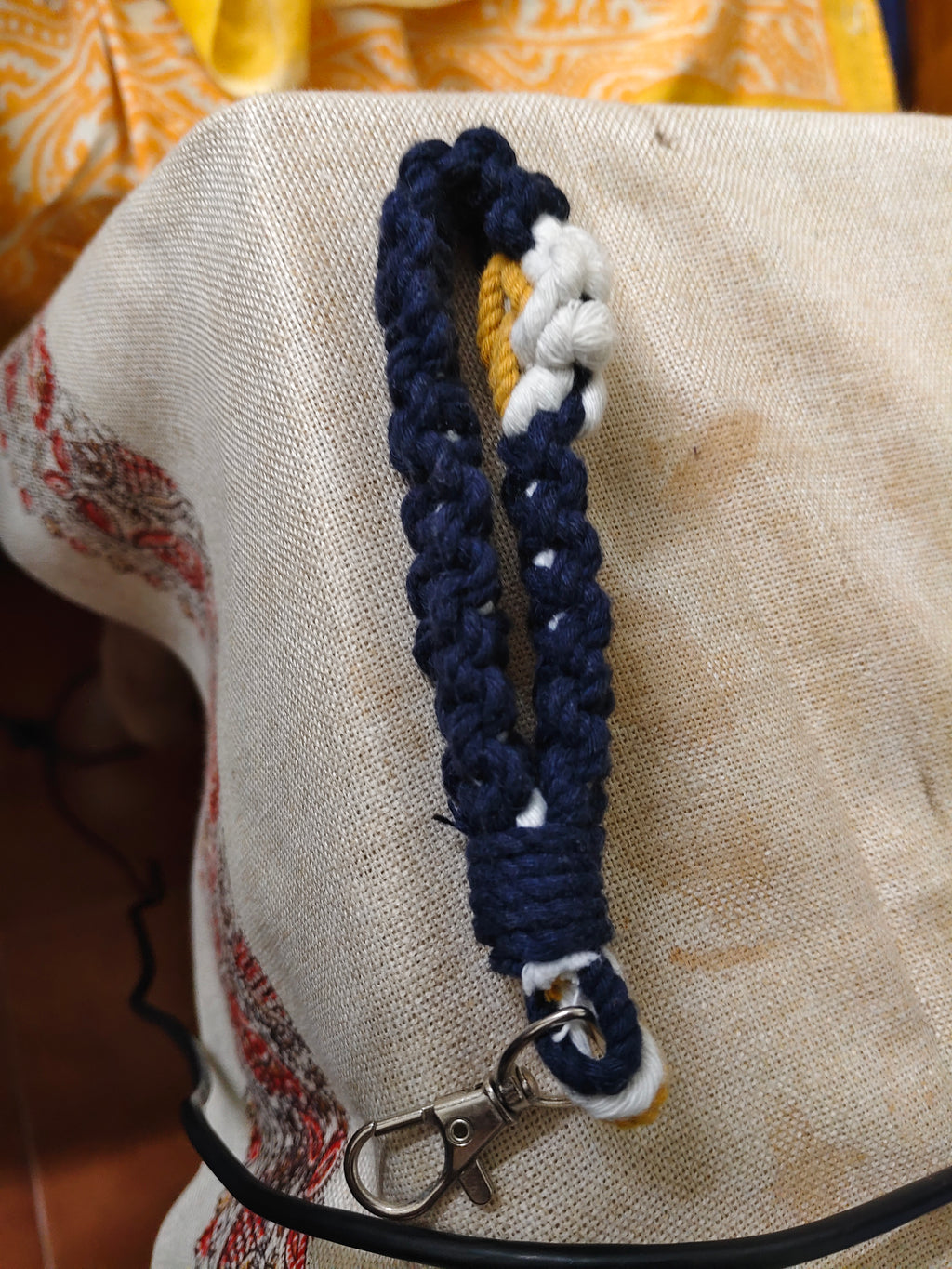 Knots & Petals Macramé Keychain